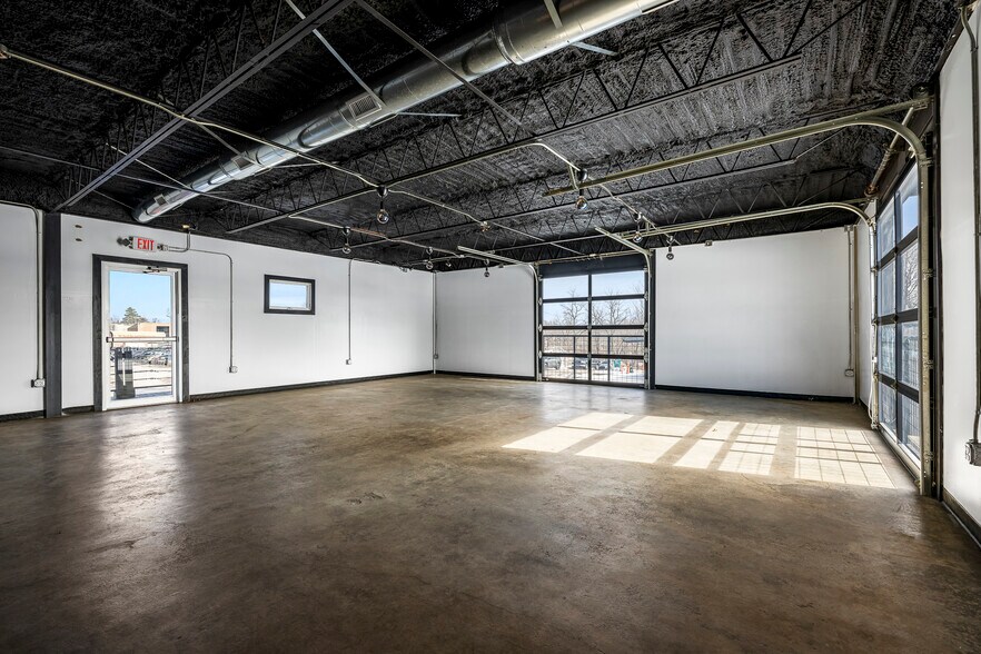 More Photos Of 216 E Poplar St, Rogers Loft Creative Space For Lease