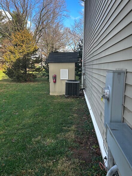 More Photos Of 6008 Fair Oaks Dr, Frederick Flex For Lease