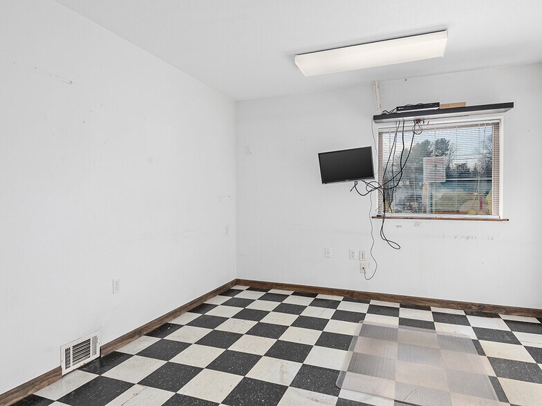 More Photos Of 1473 Patton Ave, Asheville Office For Sale