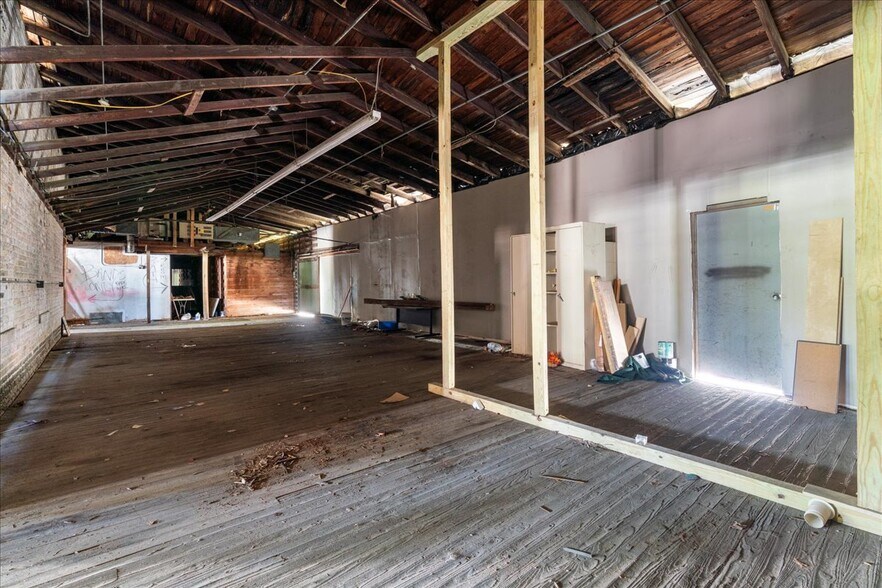 More Photos Of 710 SE 2nd St, Gainesville Warehouse For Lease