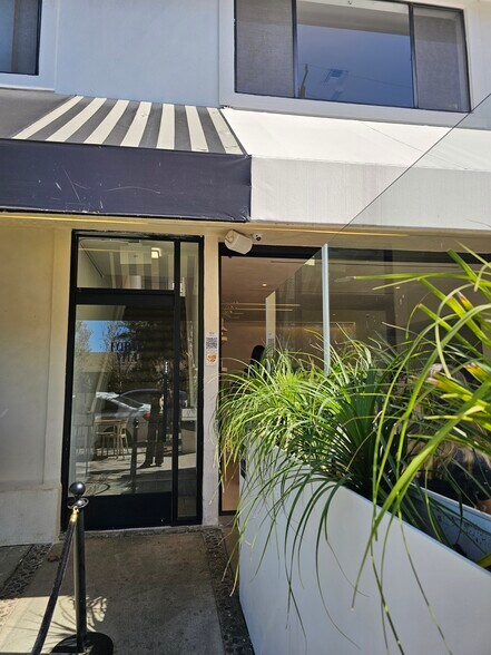 More Photos Of 910 S Barrington Ave, Los Angeles Storefront Retail Office For Lease