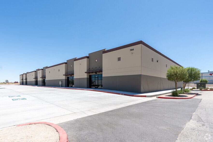 More Photos Of 744 Avenue L-6 Avenue L-6, Lancaster Warehouse For Lease