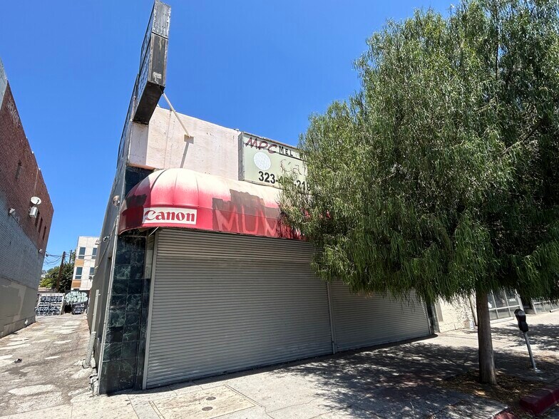More Photos Of 5645 Hollywood Blvd, Hollywood Storefront For Lease