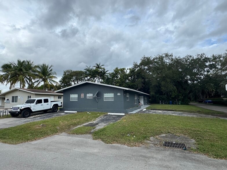 More Photos Of 353 SW 19th Ave, Fort Lauderdale Multifamily For Sale