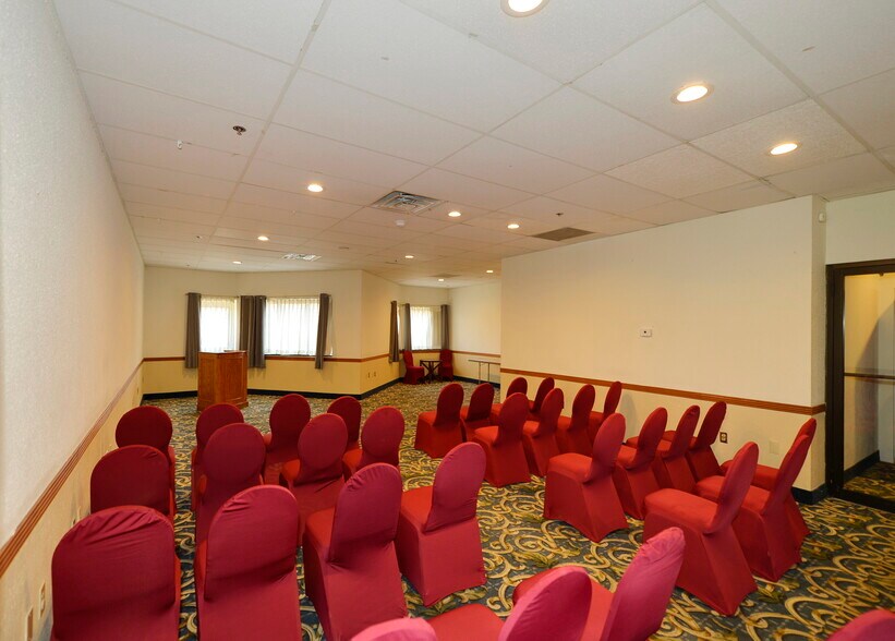 More Photos Of 431 Dual Hwy, Hagerstown Hotel For Sale