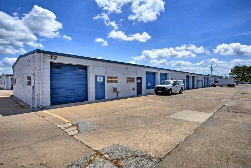 More Photos Of 15502 Old Galveston Rd, Webster Light Manufacturing For Lease