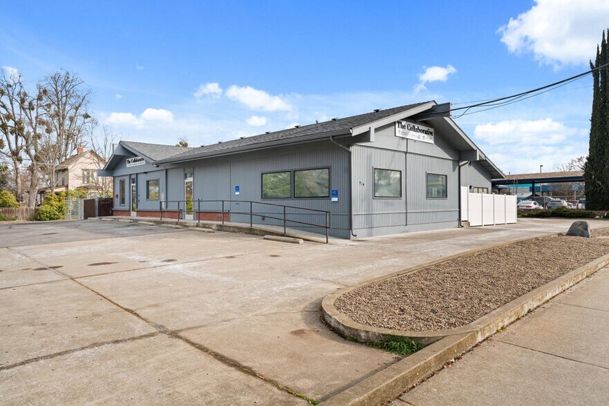 Primary Photo Of 914 W Main St, Medford Office For Sale