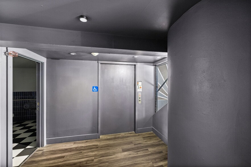 More Photos Of 1000 J St, Sacramento Storefront For Lease