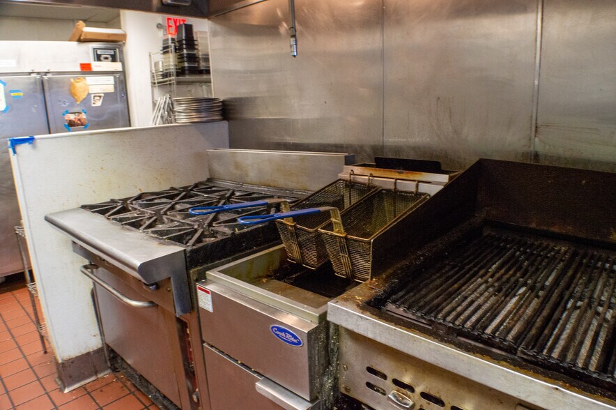 More Photos Of 338 5th Ave N, Bayport Restaurant For Sale