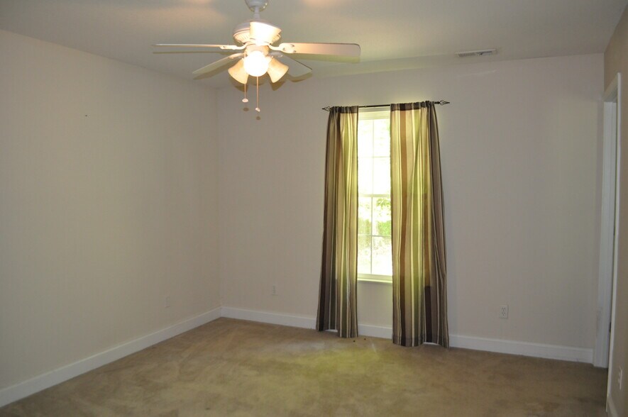 More Photos Of 6447 Rutledge Pike, Knoxville Office For Sale