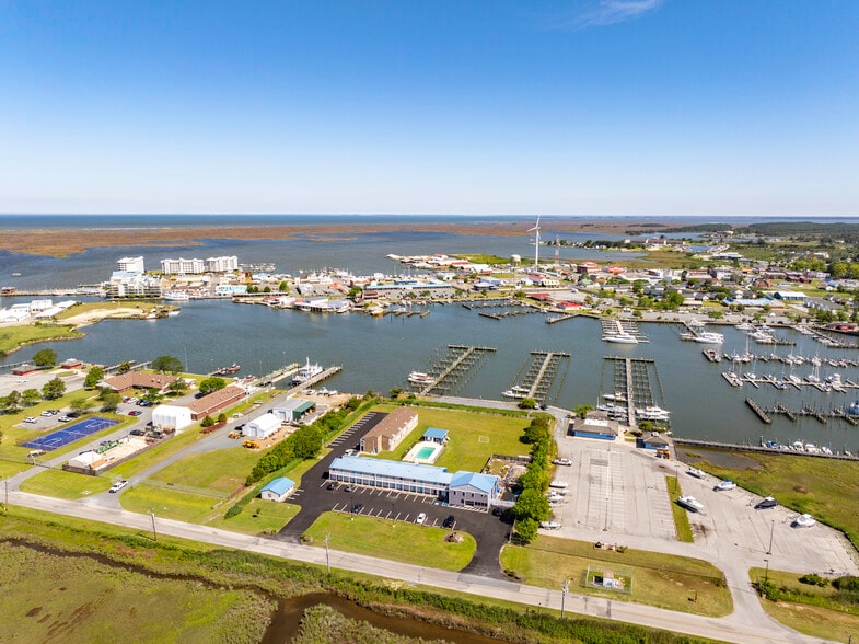 More Photos Of 700 Norris Harbor Dr, Crisfield Hotel For Sale
