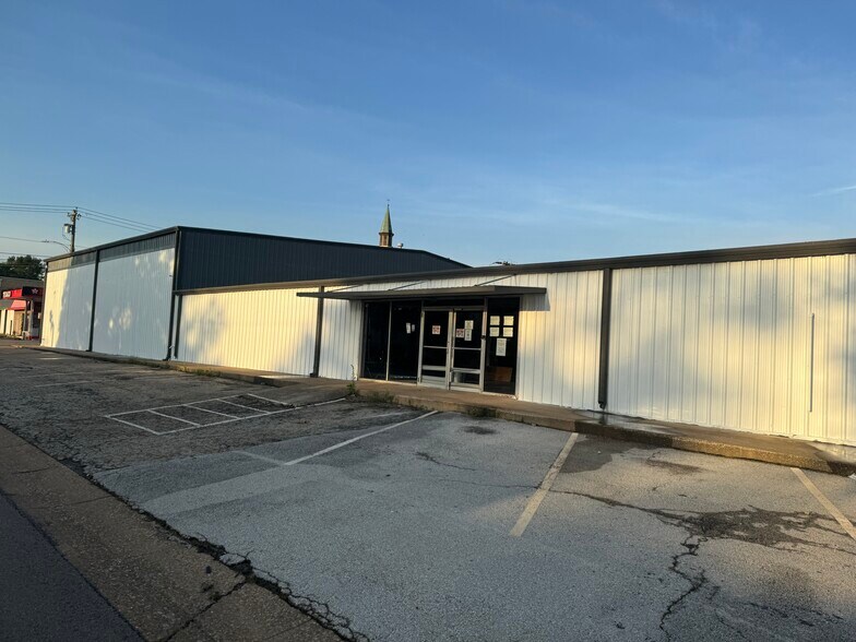 More Photos Of 306 S Bonner St, Jacksonville General Retail For Sale