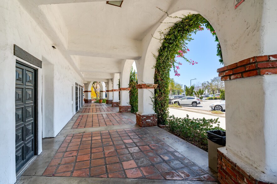 More Photos Of 333 E Colorado St, Glendale Unknown For Lease