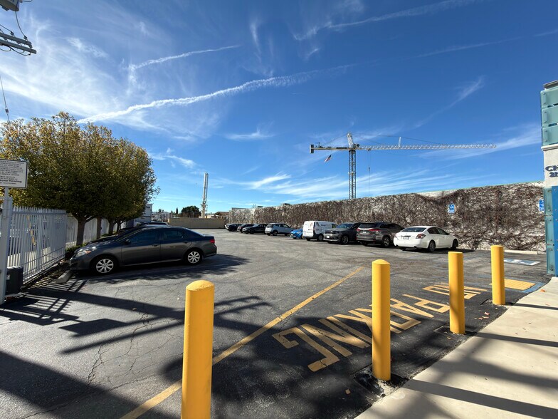 More Photos Of 15216 Vanowen St, Van Nuys Medical For Lease