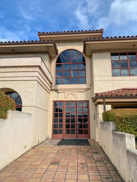 More Photos Of 26385 Carmel Rancho Blvd, Carmel Office For Lease