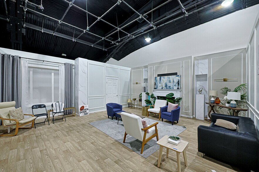 More Photos Of 1041 N Mansfield Ave, Los Angeles Light Distribution For Sale