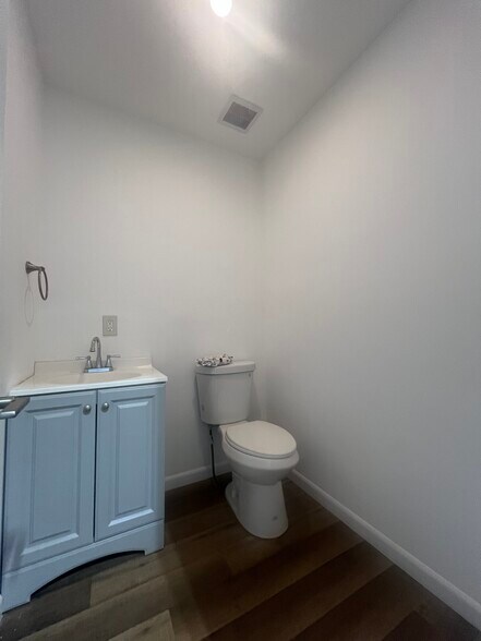 More Photos Of 920 W 19th St, Hialeah Warehouse For Sale