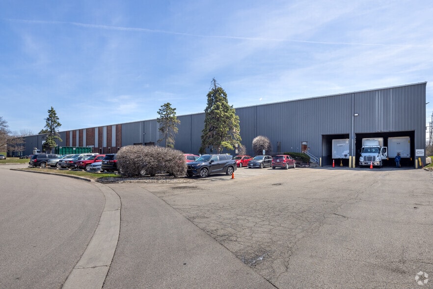 More Photos Of 3841-3865 Swanson Ct, Gurnee Manufacturing For Lease