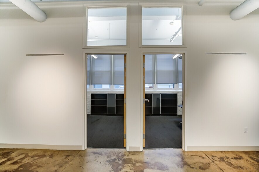 More Photos Of 20 E Central Pky, Cincinnati Office Residential For Lease