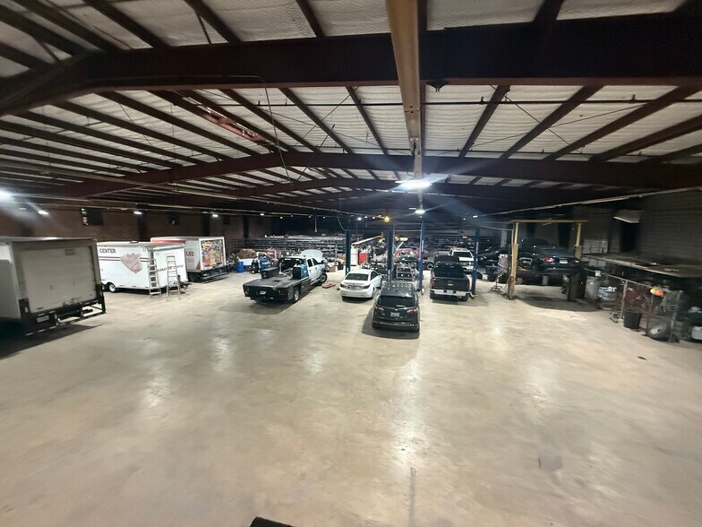More Photos Of 824 S Laredo St, San Antonio Warehouse For Sale