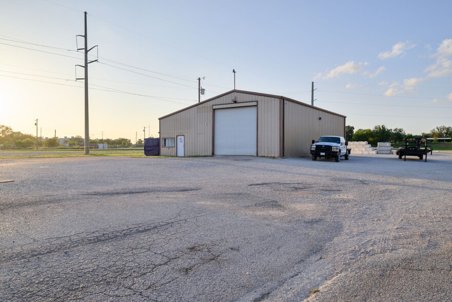More Photos Of 3008 Ranger Hwy, Weatherford Manufacturing For Sale