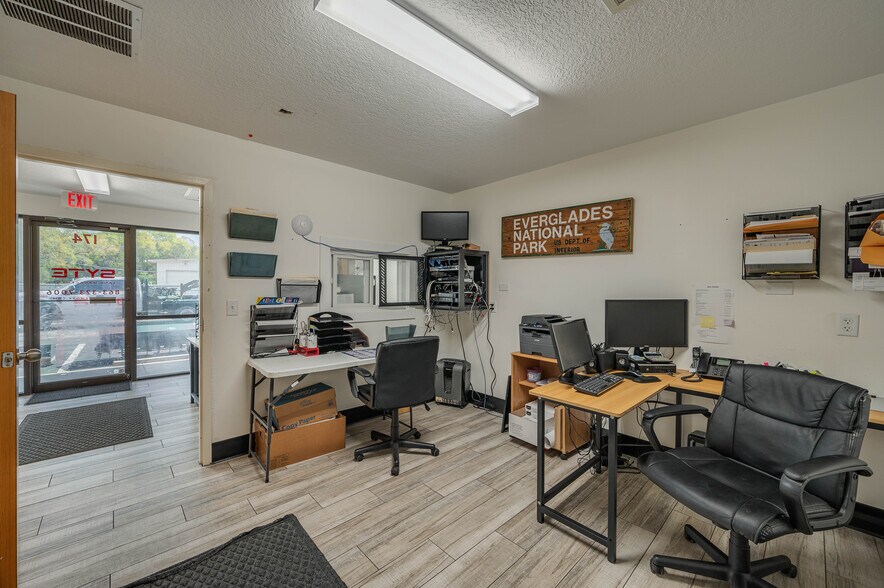 More Photos Of 174 NW 9th ave, Mulberry Distribution For Sale