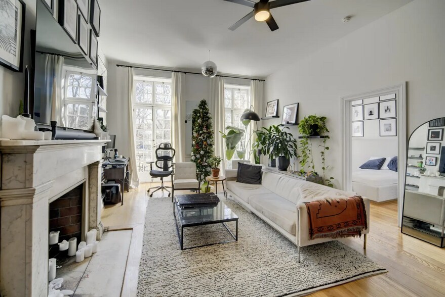 More Photos Of 23 Washington Sq N, New York Apartments For Sale