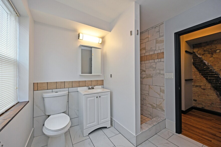 More Photos Of 226 E Clifton Ave, Cincinnati Apartments For Sale