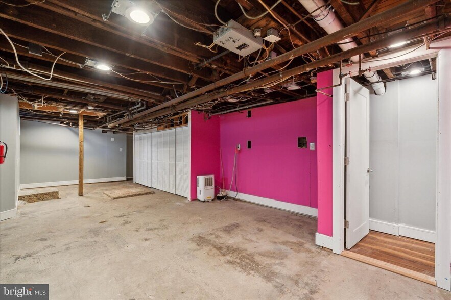 More Photos Of 229 S Easton Rd, Glenside Storefront Retail Residential For Sale