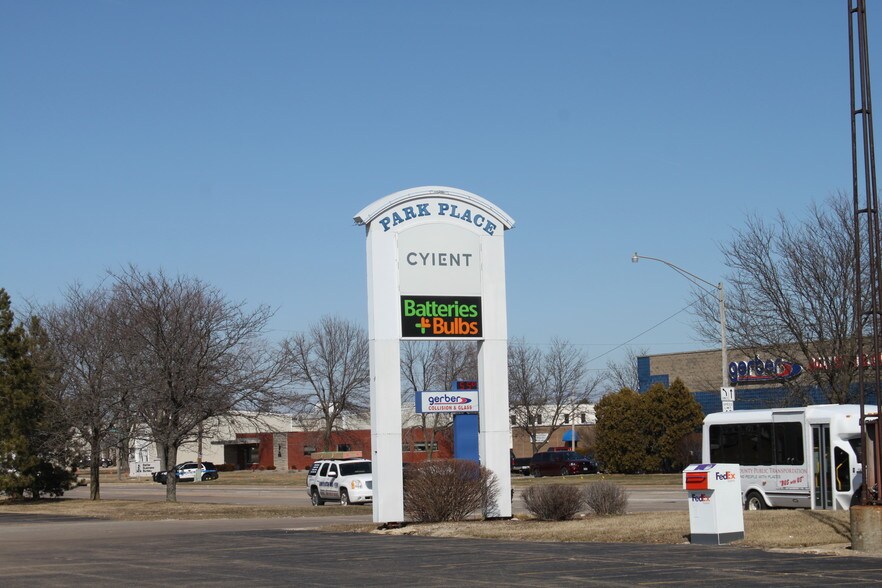 More Photos Of 8001 N University St, Peoria Office For Sale
