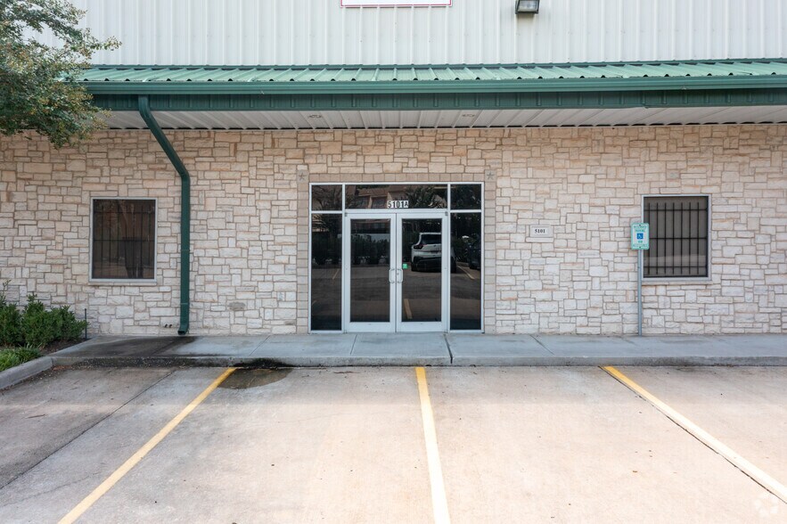 More Photos Of 5101-5111 Milwee St, Houston Warehouse For Lease