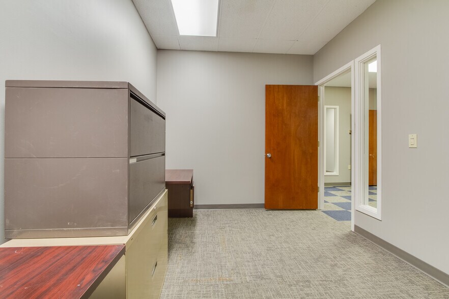 More Photos Of 227-229 S Washington Sq, Lansing Storefront Retail Office For Sale