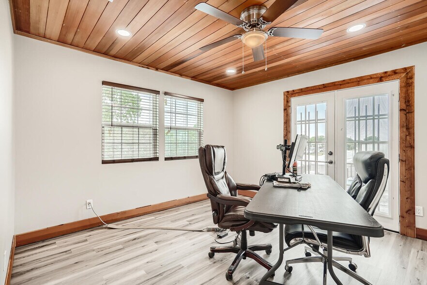 More Photos Of 11204 Bluff Bend Dr, Austin Light Manufacturing For Sale
