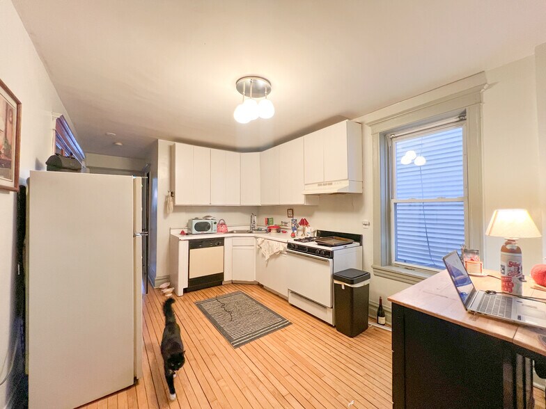 More Photos Of 2442 N Ashland Ave, Chicago Multifamily For Sale