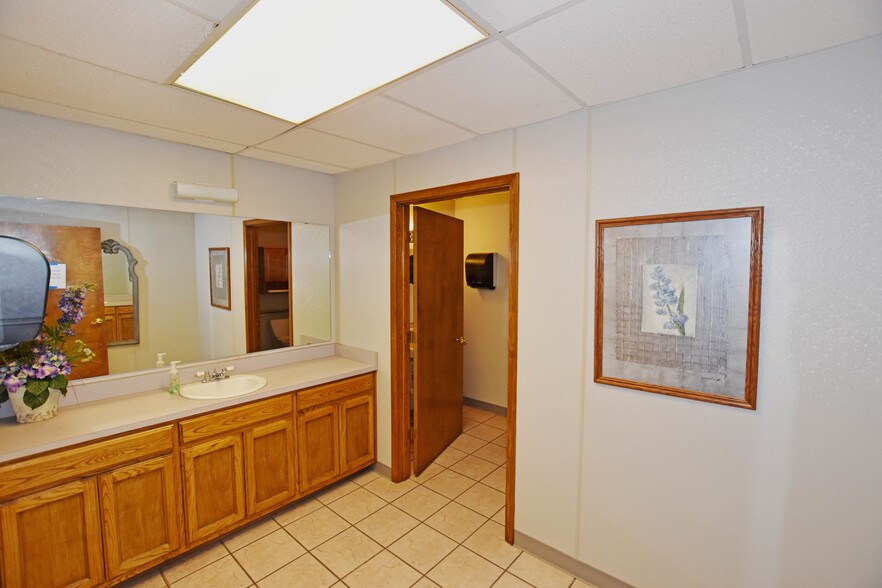 More Photos Of 5308 Andrews Hwy, Odessa Light Manufacturing For Sale