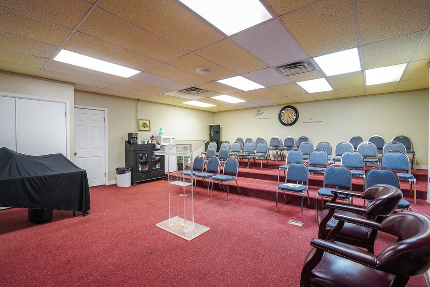 More Photos Of 1110 S 12th St, Fort Smith Religious Facility For Sale