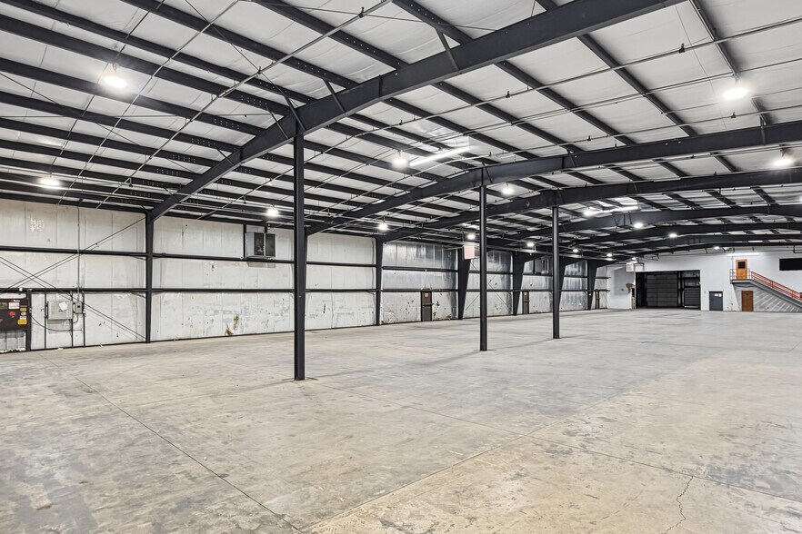 More Photos Of 2150 Milton ave, Des Moines Industrial For Sale
