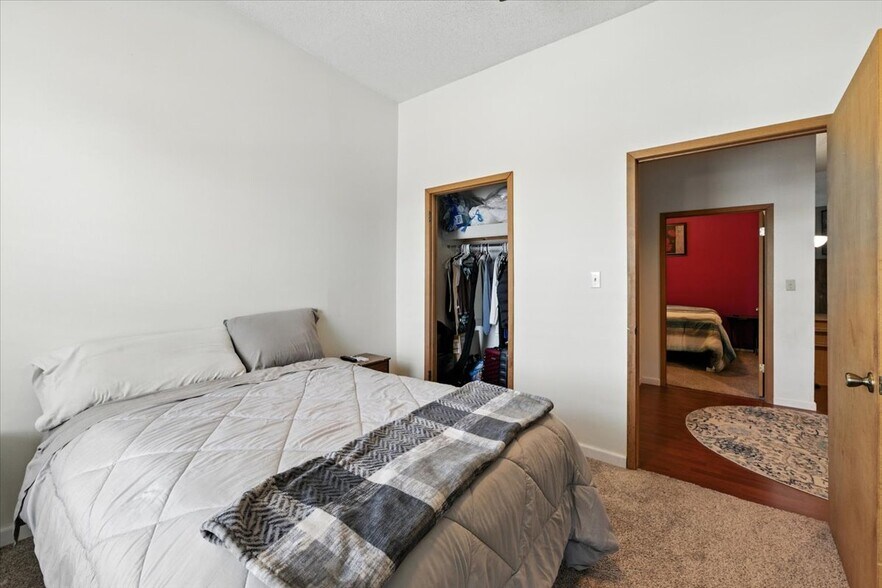 More Photos Of 501-503 Iowa Ave, Essex Storefront Retail Residential For Sale