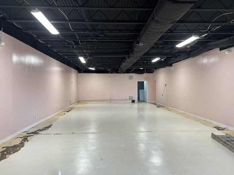 More Photos Of 1058-1068 Country Club Rd, Columbus General Retail For Sale