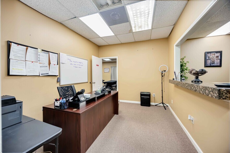 More Photos Of 14741 Pebble Bend Dr, Houston Loft Creative Space For Lease