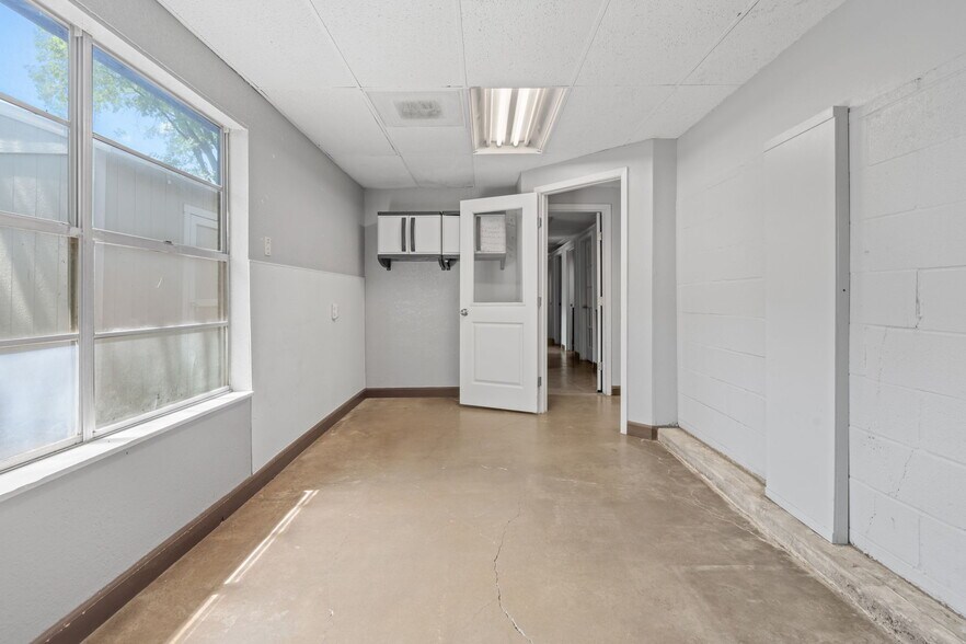 More Photos Of 5620 Rowlett Rd, Rowlett General Retail For Sale