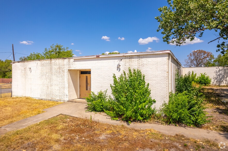 More Photos Of 901 E 16th Ave, Corsicana Apartments For Sale