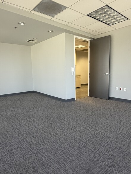More Photos Of 620 N Brand Blvd, Glendale Office For Lease