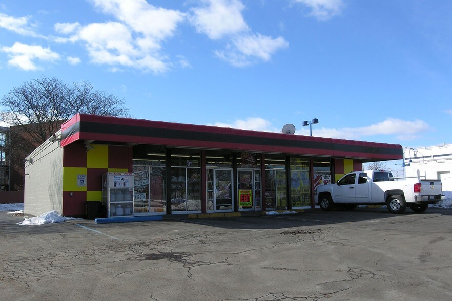 Primary Photo Of 3115 W 13 Mile Rd, Royal Oak Freestanding For Sale