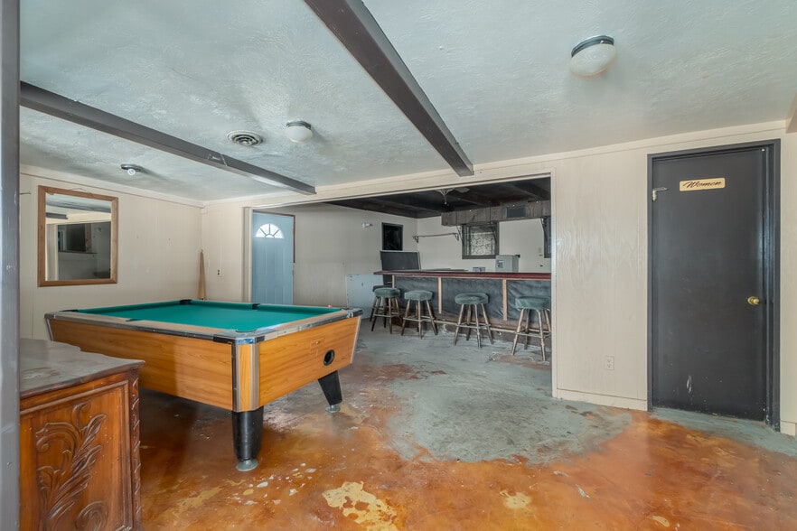 More Photos Of 2509 Lakeshore Blvd, Lakeport Restaurant For Sale