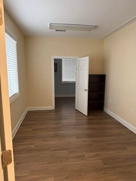 More Photos Of 4725 Country Club Rd, Morehead City Office For Lease