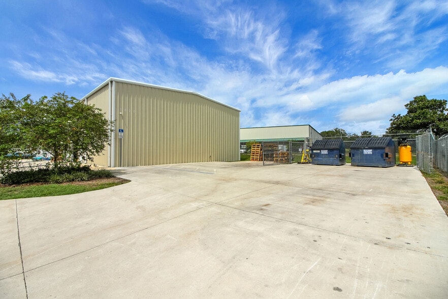 More Photos Of 1818 Greenleaf Ln, Leesburg Warehouse For Sale