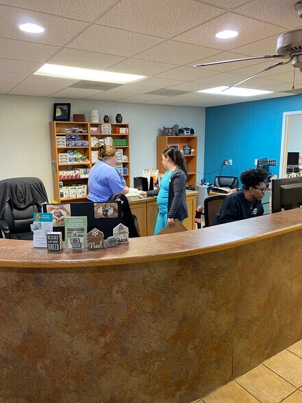 More Photos Of 101 Bahama Rd, Bahama Medical For Sale