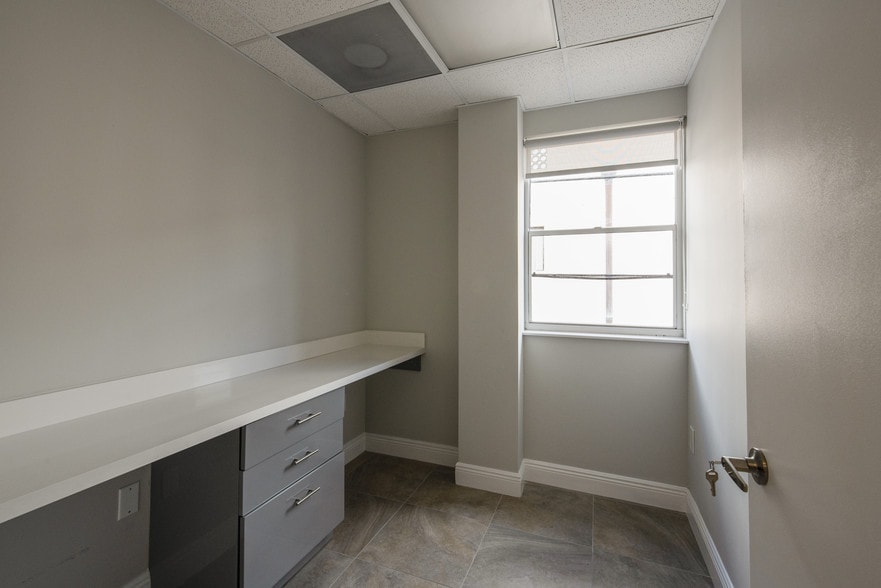 More Photos Of 555 Biltmore Way, Coral Gables Medical For Sale