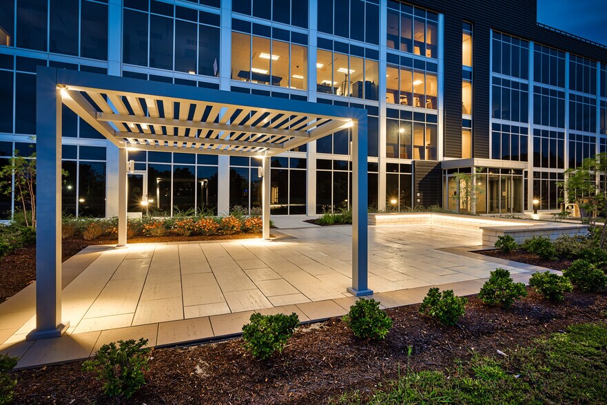 More Photos Of 160 Newtown Rd, Virginia Beach Office For Lease